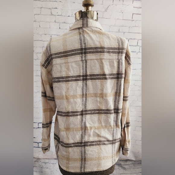 Hollister Boyfriend Fit Shacket - Picture 2 of 4